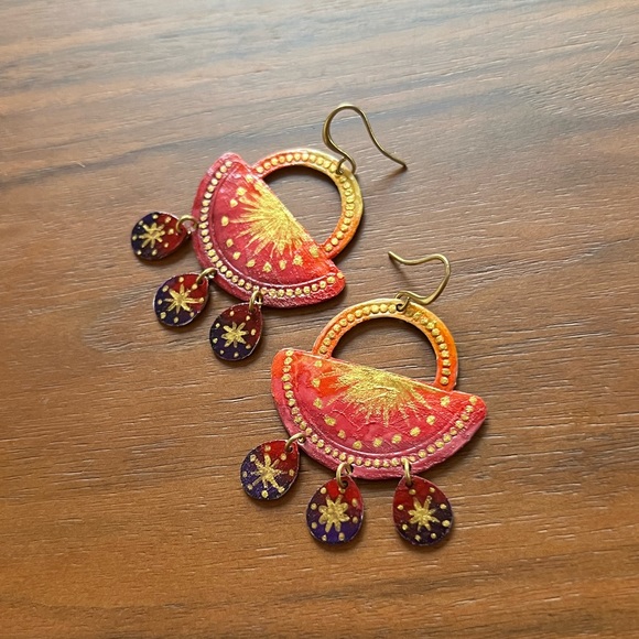 Handmade hand painted gradient sunset colored earrings - Picture 1 of 7